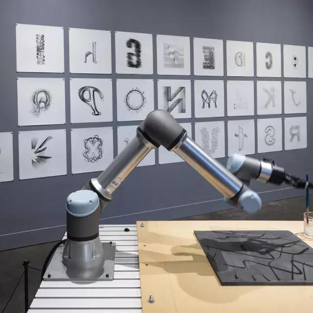Sr. Roboto, 2024年，工艺与设计博物馆. Foto de Henrik Kam.